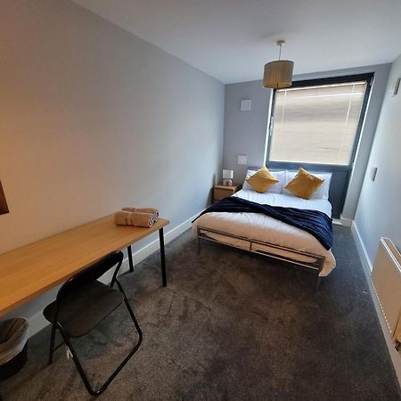 Lesley Court- A Lovely Spacious 2 Bedroom Apartment By Catchpole Stays 첼름스퍼드 외부 사진