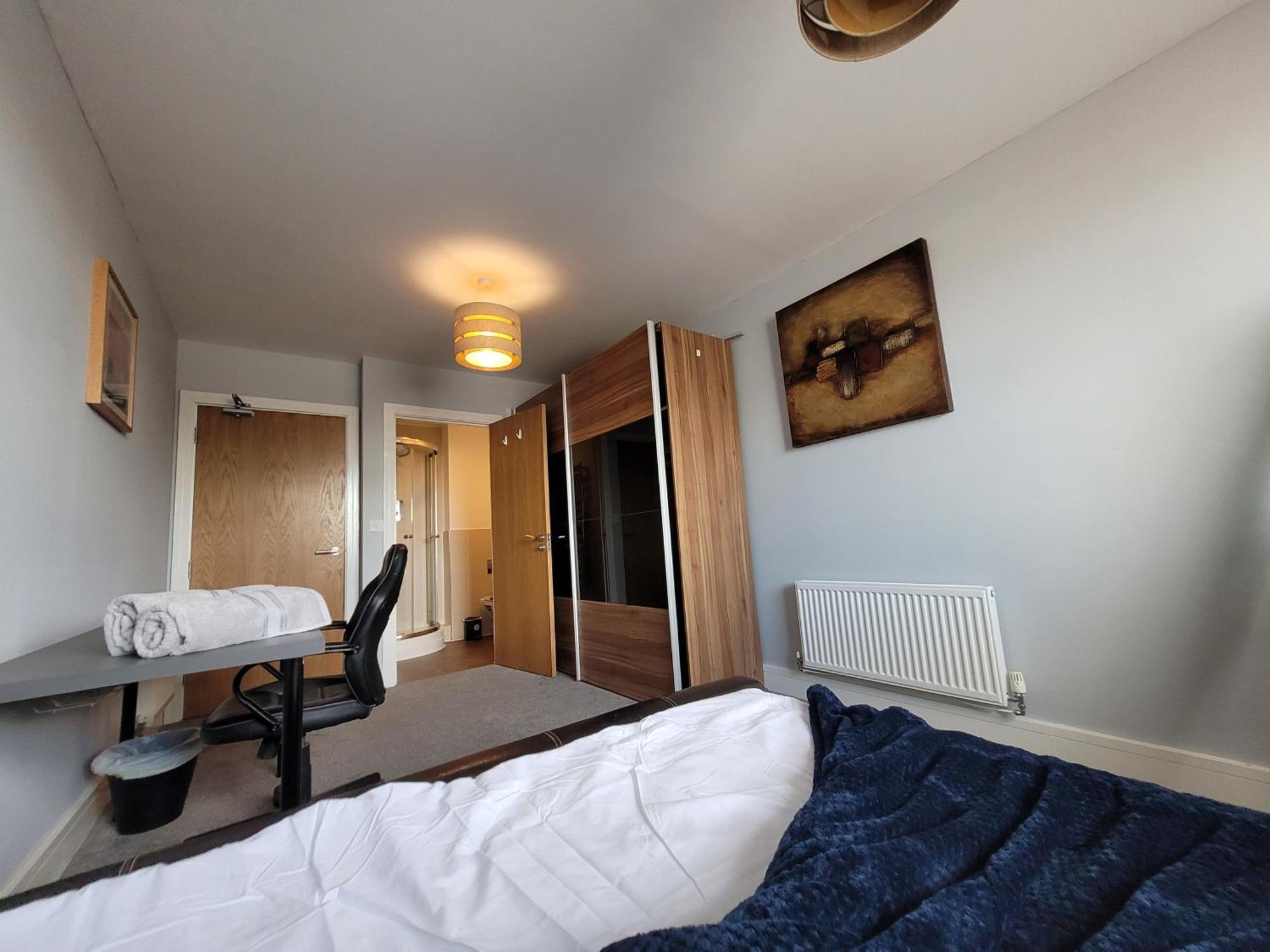 Lesley Court- A Lovely Spacious 2 Bedroom Apartment By Catchpole Stays 첼름스퍼드 외부 사진