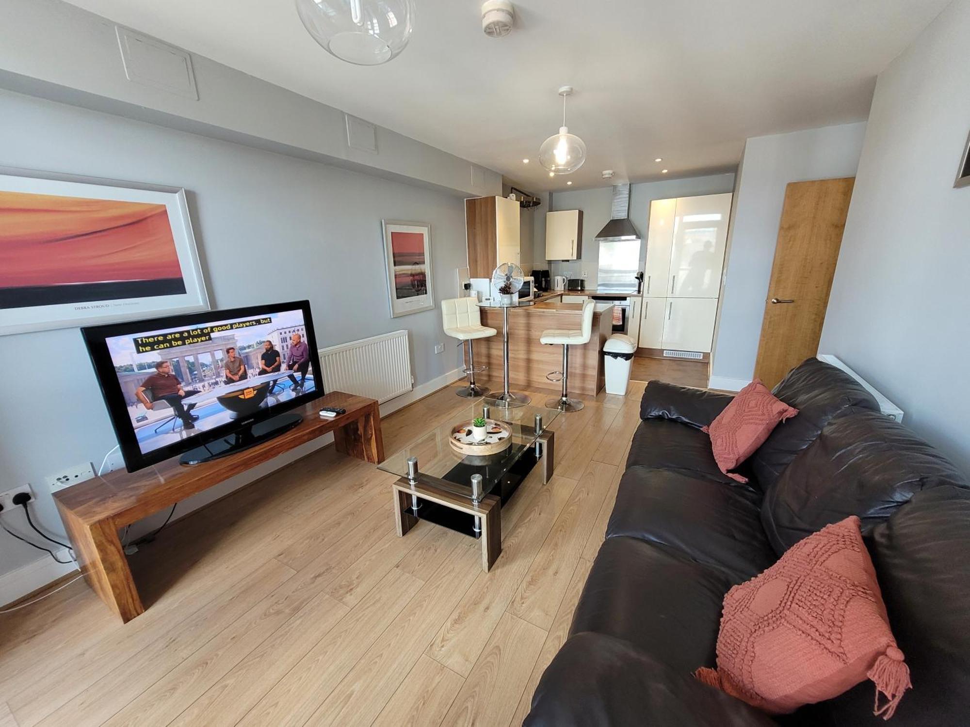 Lesley Court- A Lovely Spacious 2 Bedroom Apartment By Catchpole Stays 첼름스퍼드 외부 사진