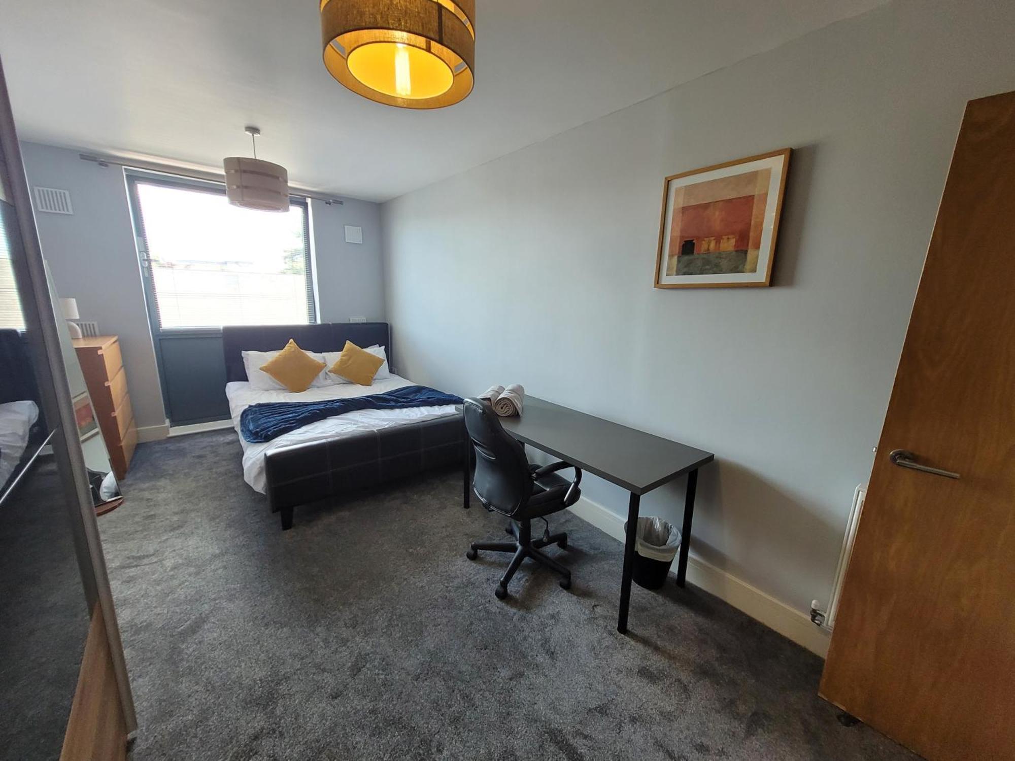 Lesley Court- A Lovely Spacious 2 Bedroom Apartment By Catchpole Stays 첼름스퍼드 외부 사진