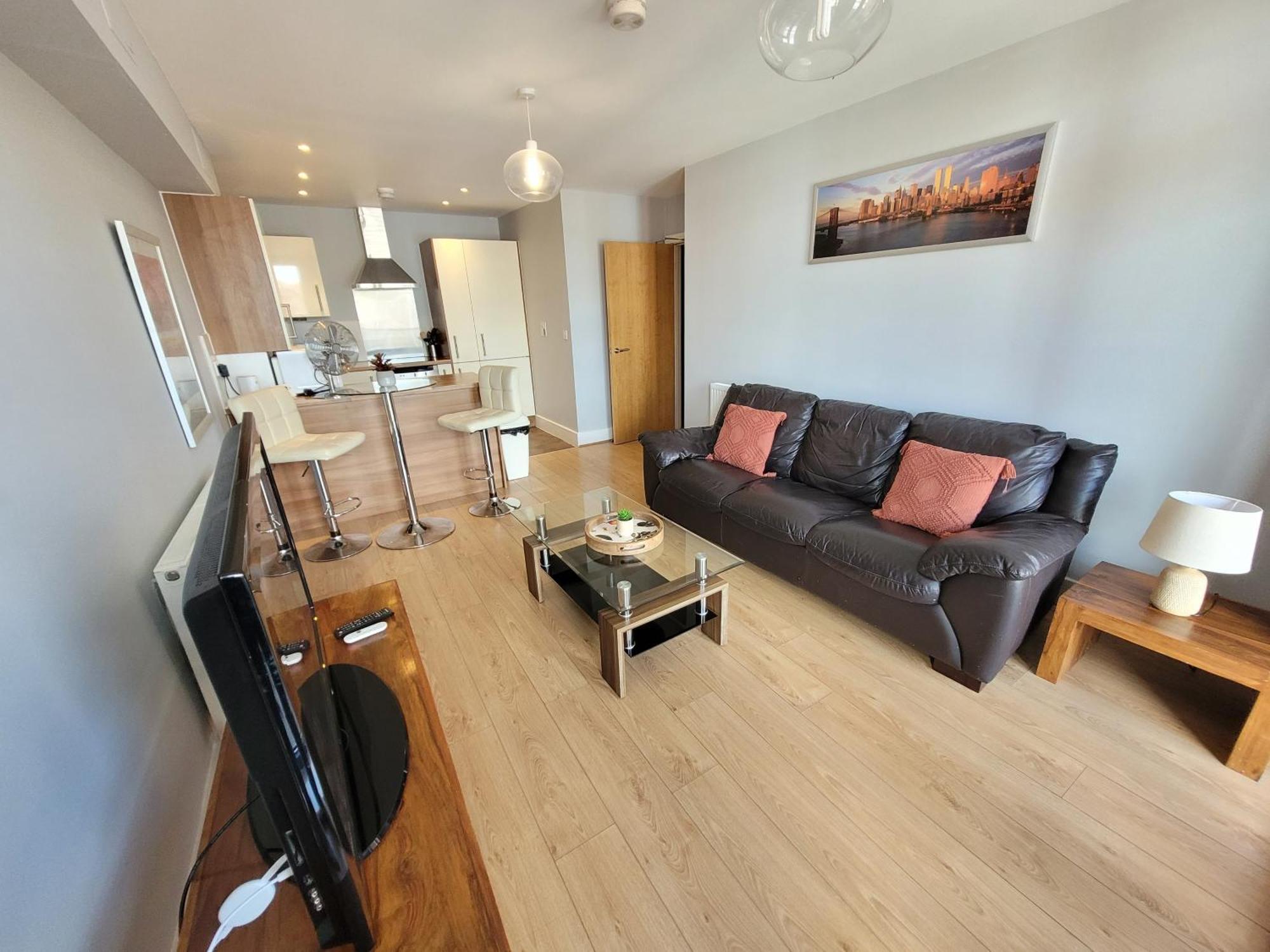 Lesley Court- A Lovely Spacious 2 Bedroom Apartment By Catchpole Stays 첼름스퍼드 외부 사진
