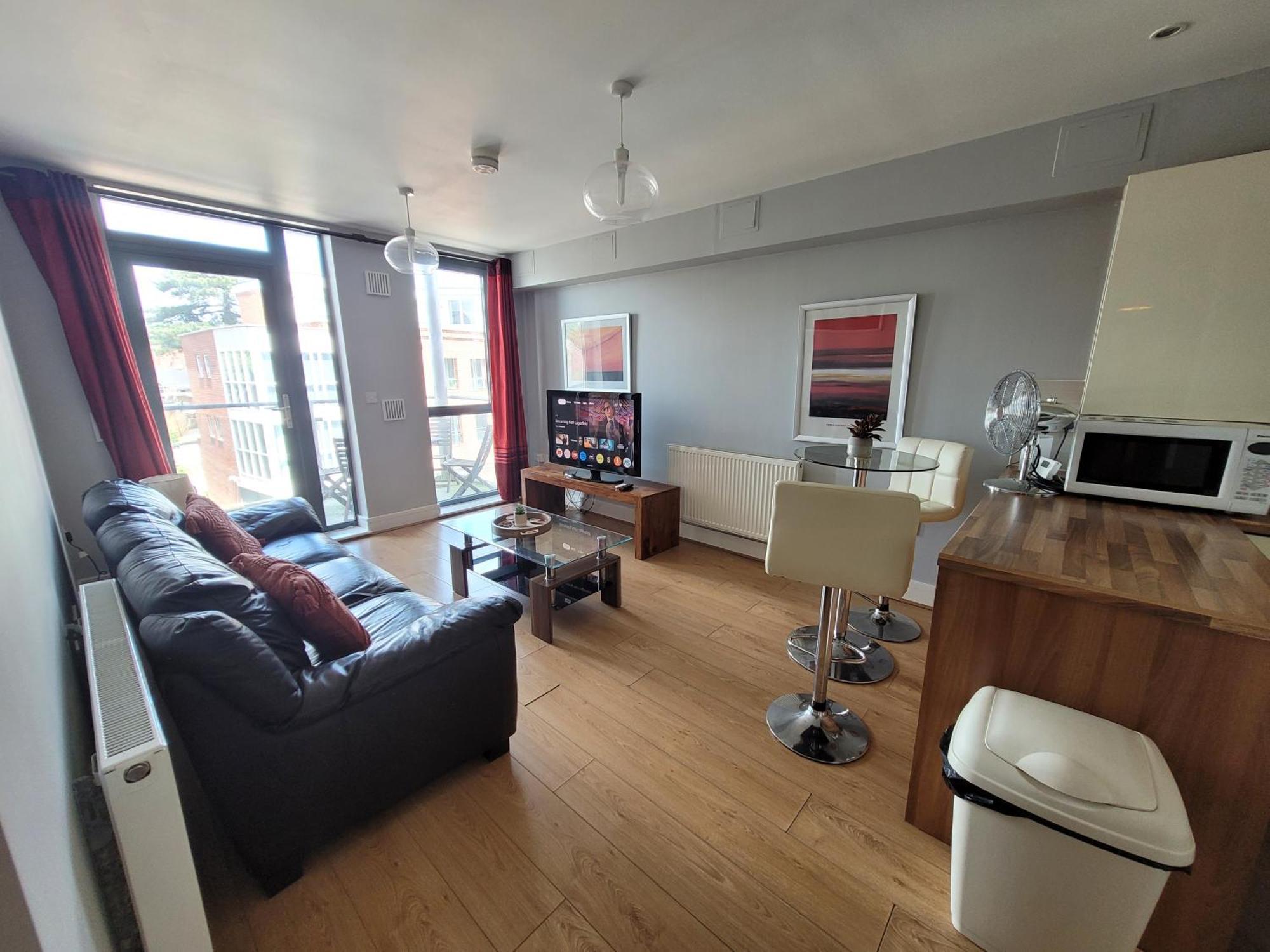 Lesley Court- A Lovely Spacious 2 Bedroom Apartment By Catchpole Stays 첼름스퍼드 외부 사진
