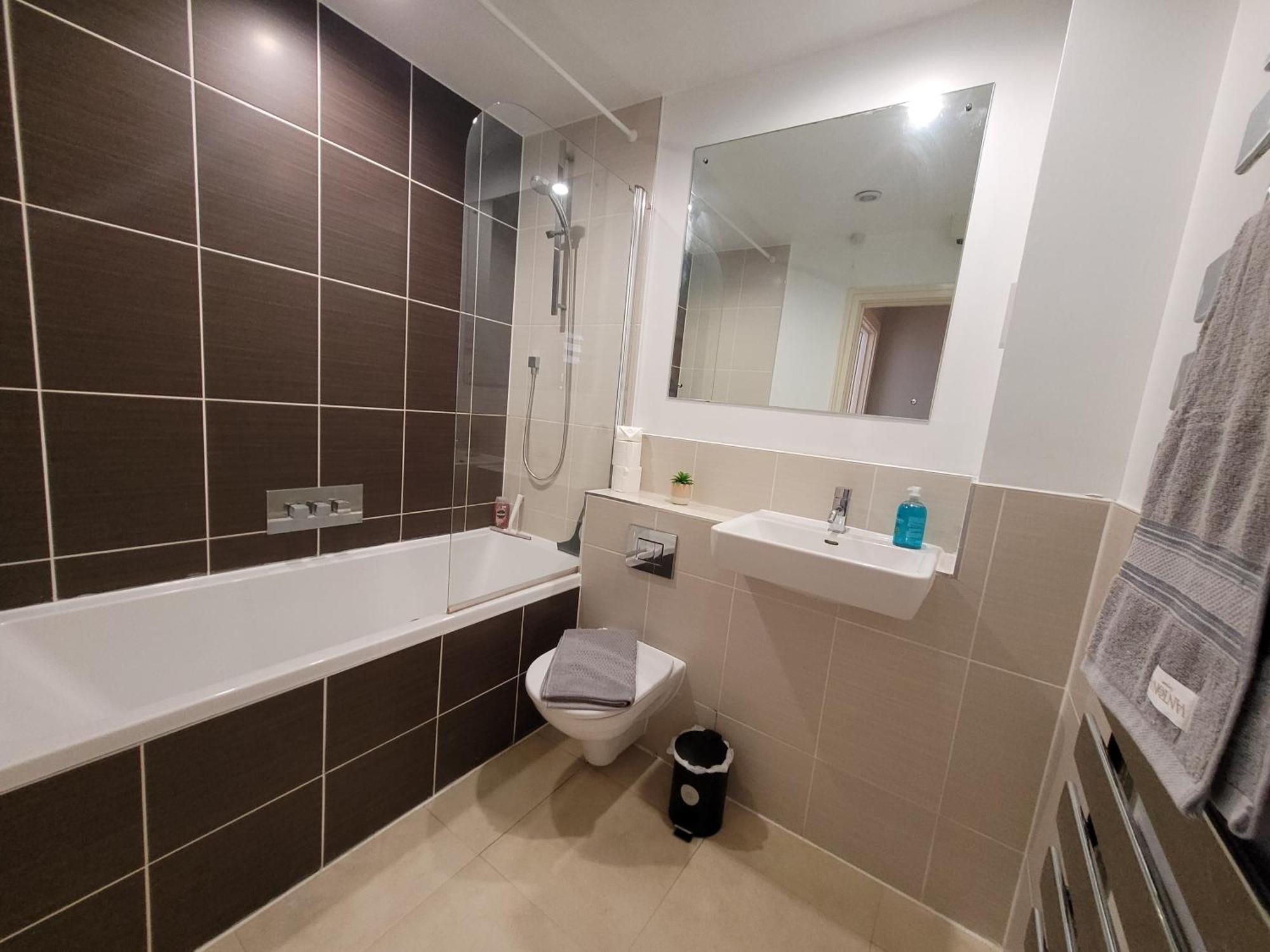 Lesley Court- A Lovely Spacious 2 Bedroom Apartment By Catchpole Stays 첼름스퍼드 외부 사진